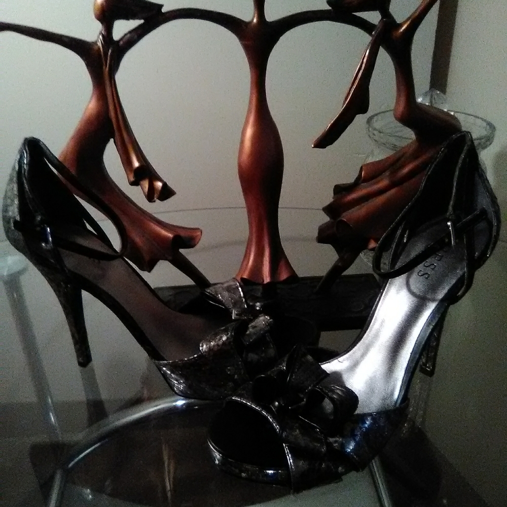 Guess Heels - Picture 2 of 5